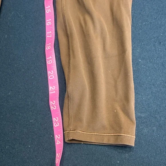 Vuori brown super soft leggings🤎first & last pic are most accurate color match - Picture 4 of 8
